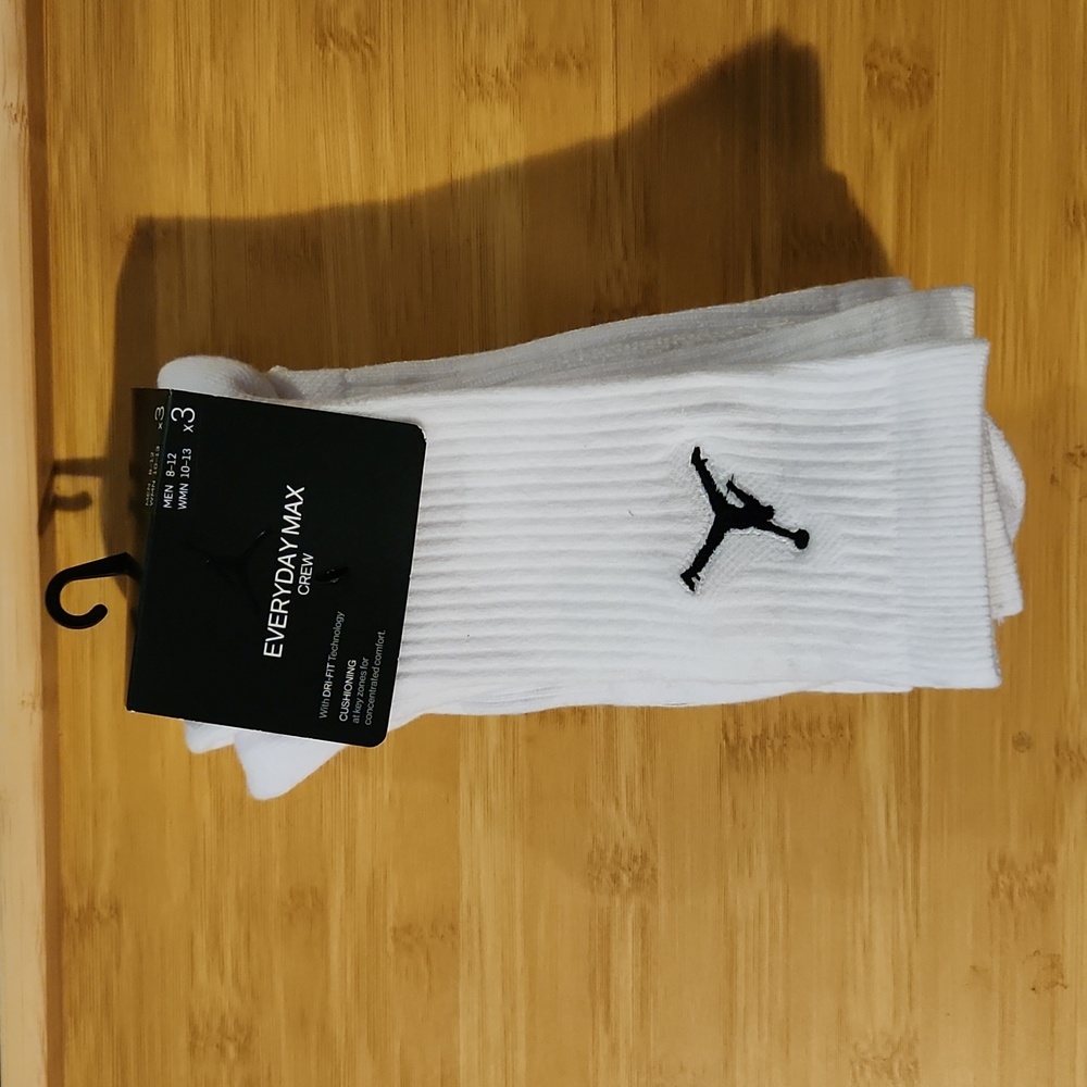 Nike Air Jordan White Crew Socks Size 8-12
